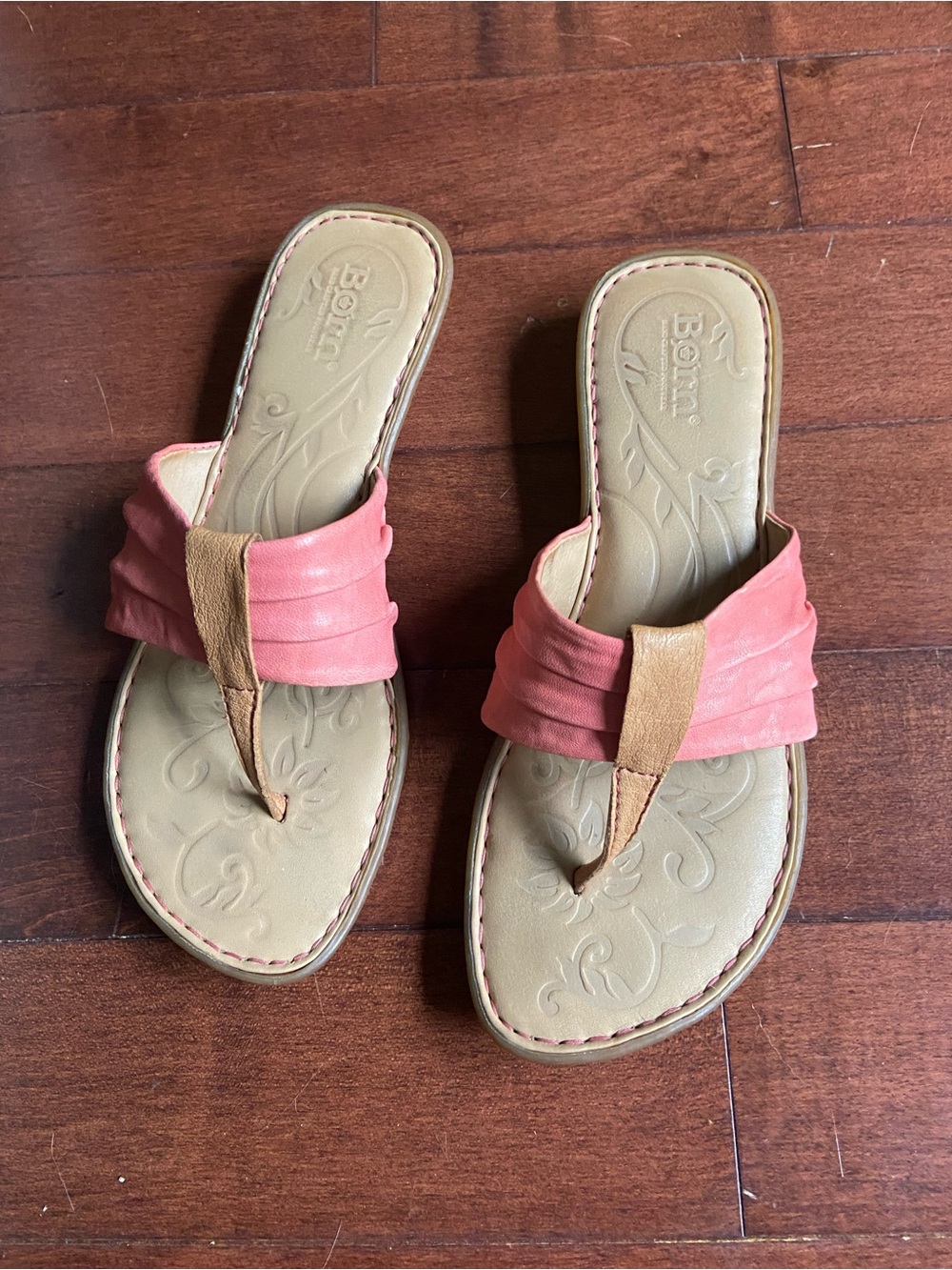 Born Womens Size 6 Pink Leather Thong Sandals Flip Flops Comfort Casual W51825